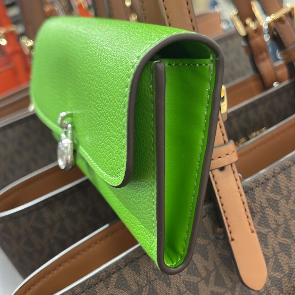 Michael Kors Hamilton Large Leather Flap Continental Wallet
Jungle Green 
NWT - Picture 3 of 16